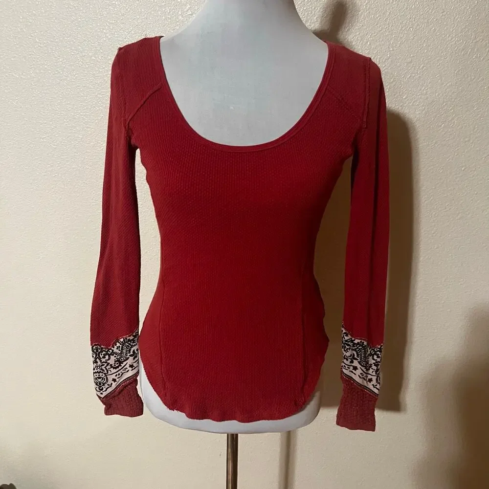 We the Free | Free People faded red thermal bandana cuff long sleeve shirt S